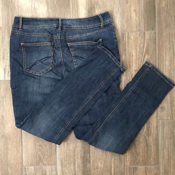 Est. 1949 Modern Cut Blue Jeans - Picture 5 of 5